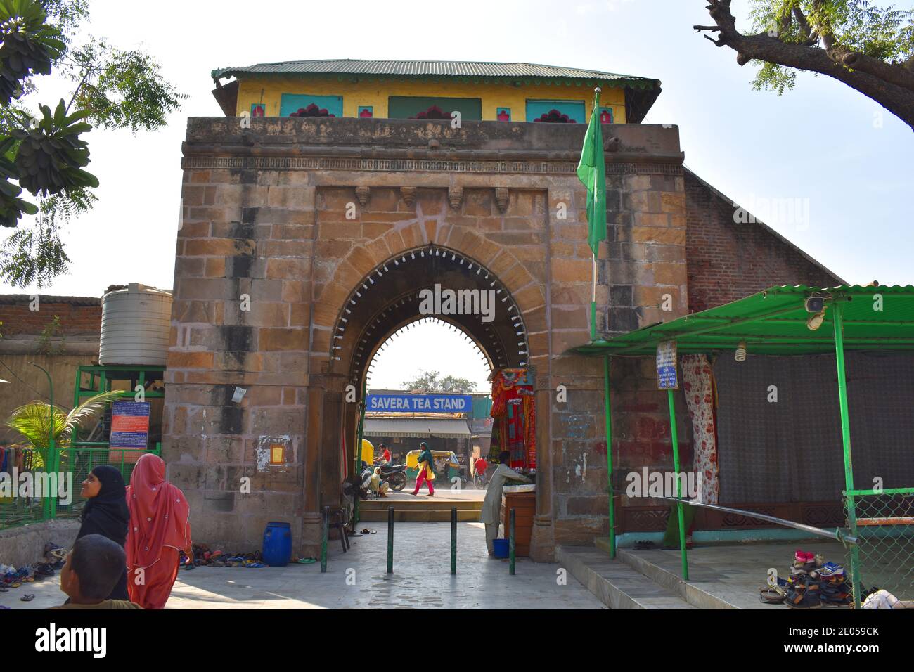 Main Gate of Shah-e-Alam’s Tomb and Mosque, also known as Rasulabad Dargah or Shah Alam no Rojo. Ahmedabad, Gujarat, India Stock Photo