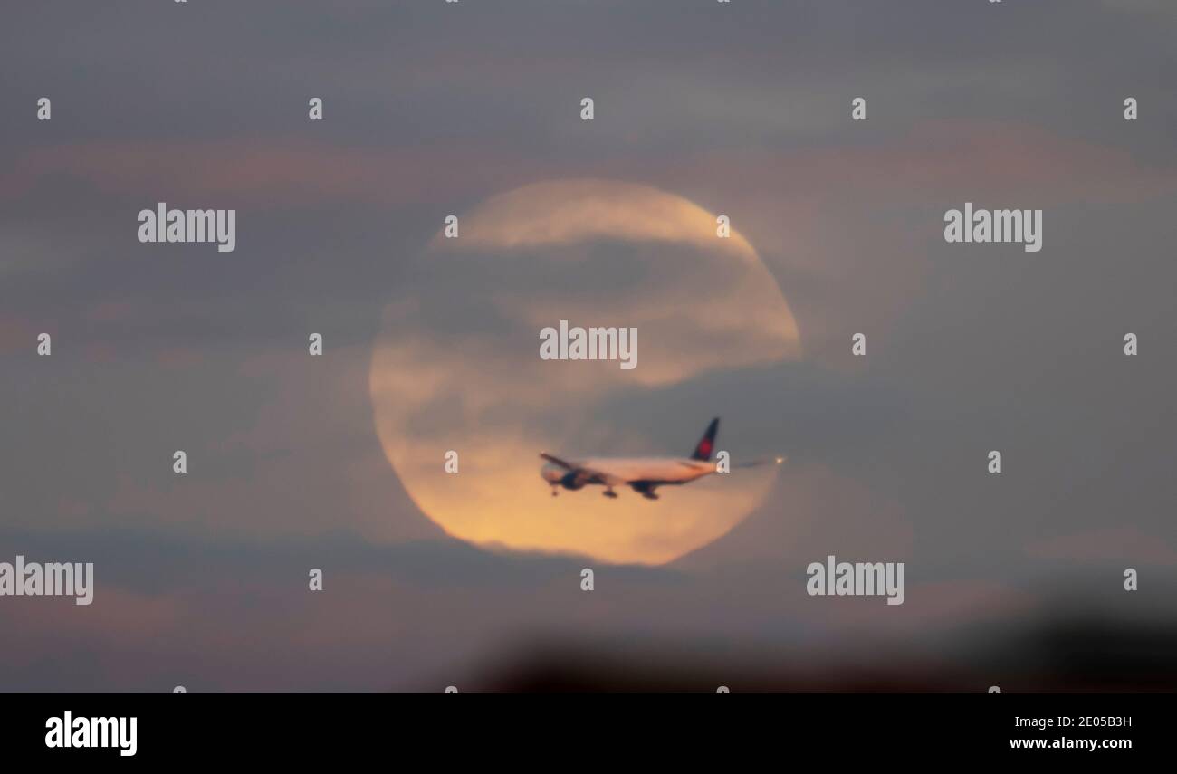 London Uk 30 December The Cold Moon Or Long Night Moon Visible And Bright In London Uk 30 December The Cold Moon Or Long Night Moon Visible And Bright In