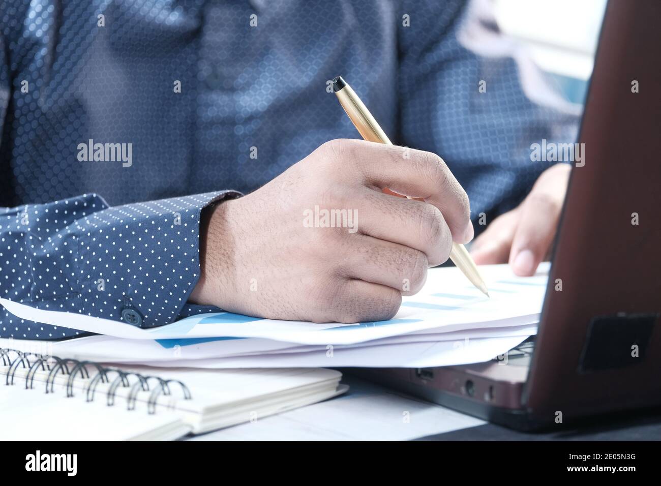 man hand with pen analyzing bar chart on paper Stock Photo - Alamy