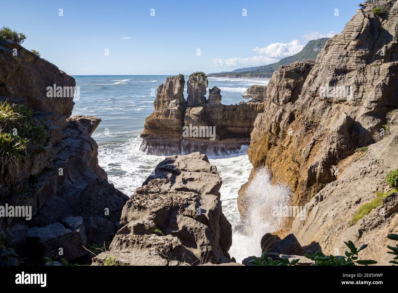 Coastline at Punakaiki Pancake Rocks, New Zealand Stock Photo