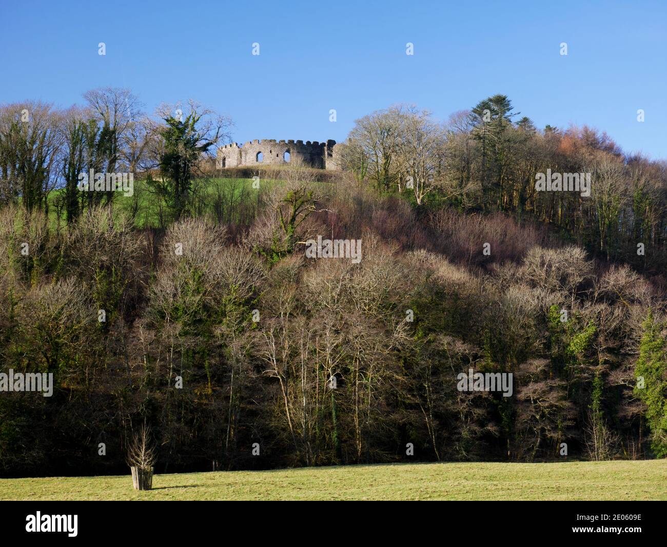 13th century Restormel Castle overlooks the countryside of the Fowey valley near Lostwithiel in Cornwall. Stock Photo