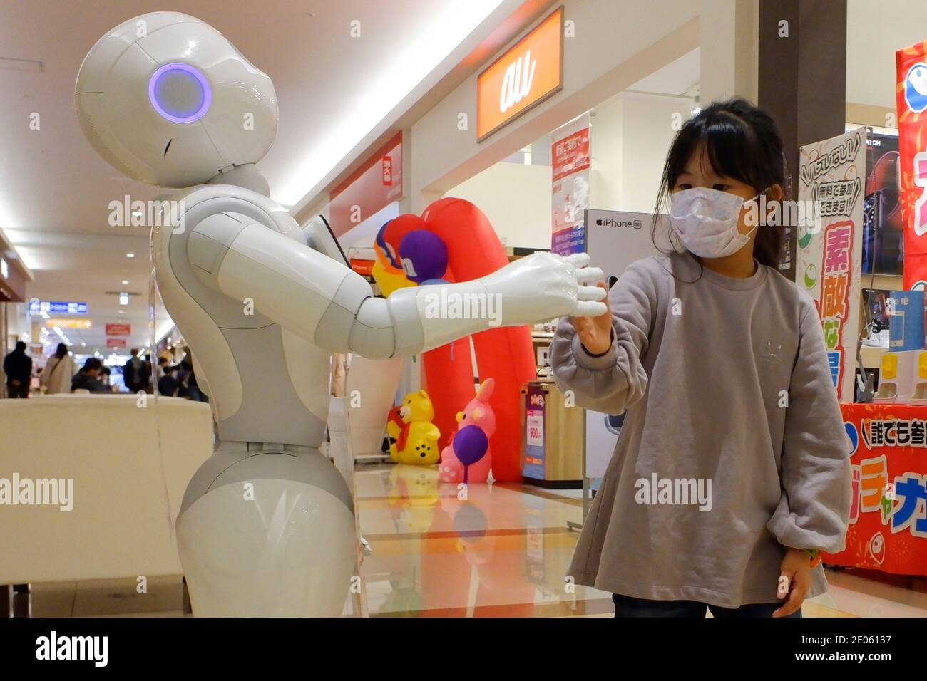 Tokyo, Japan. 30th Dec, 2020. A humanoid robot Pepper wearing a face mask is displayed as Tokyo Metrpolitan Government hires a hotel for the new accomodations of the patients of the new coronavirus with mild symptons in Tokyo.The Tokyo metropolitan government on Wednesday reported 944 new cases of the coronavirus, up 88 from Tuesday. The number is the result of 2,084 tests conducted on Dec 27. (Photo by Michele Sawada/Sipa USA) Credit: Sipa USA/Alamy Live News Stock Photo