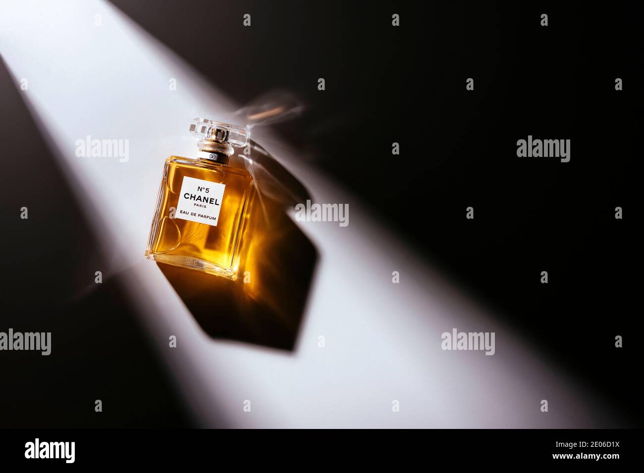 Coco chanel perfume hi-res stock photography and images - Alamy