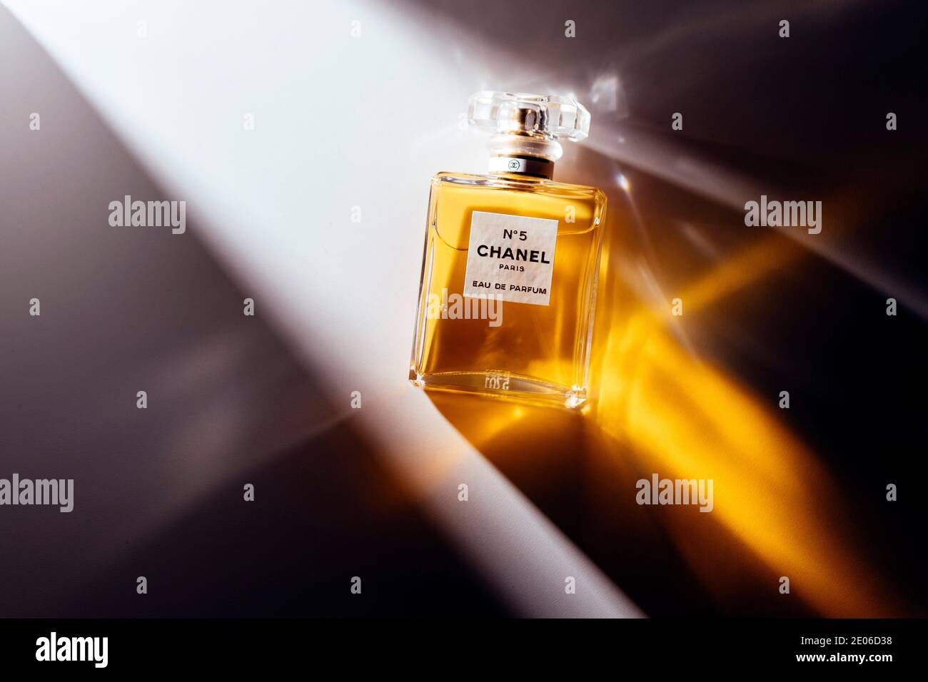 Marion Cotillard 2-page clipping 2021 ad for Chanel No. 5