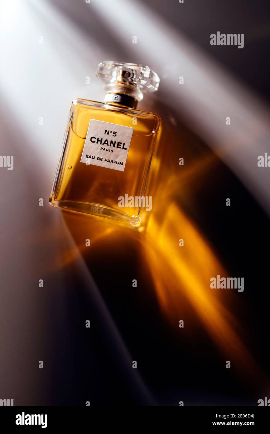 Coco chanel perfume bottle hi-res stock photography and images - Alamy