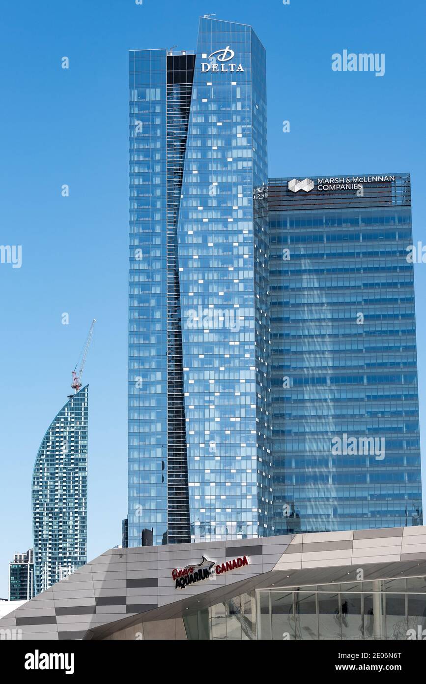 Toronto skyline: Ripley's Aquarium with Delta hotel and Marsh ...