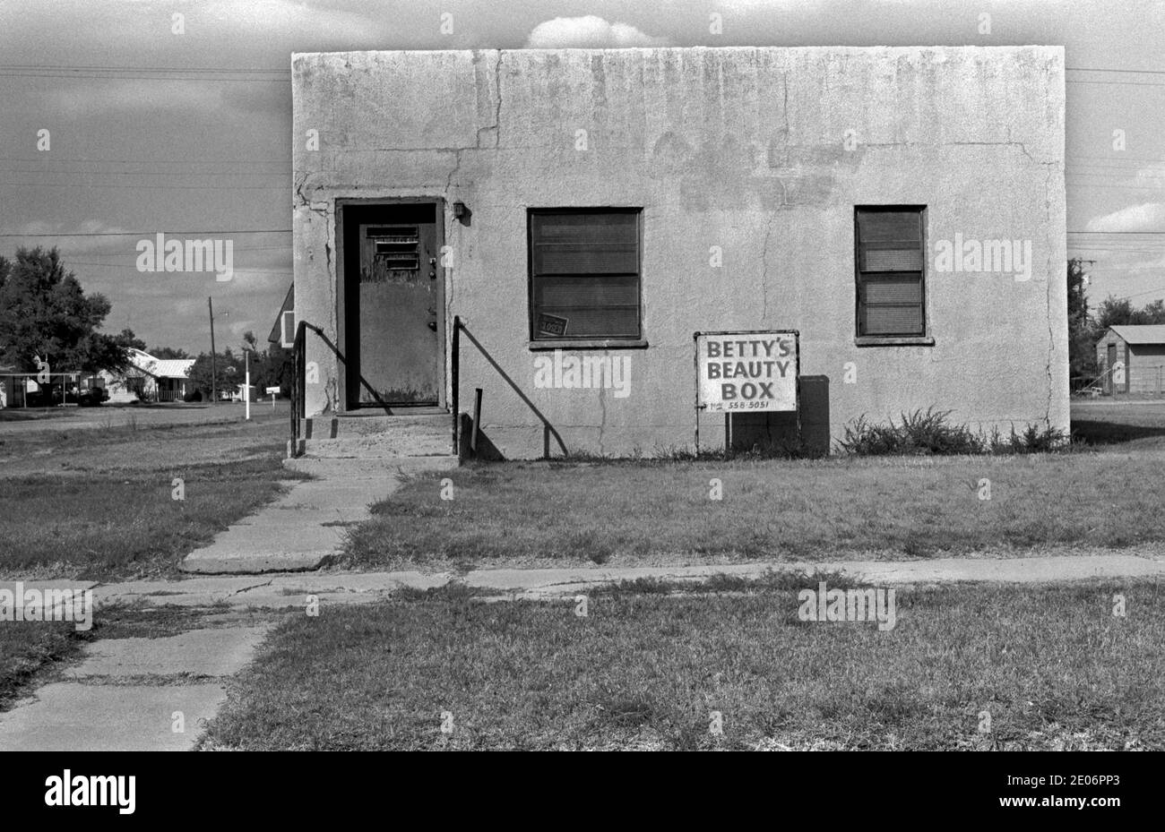 Beauty parlour building, called Bettys Beauty Box, small town America. Happy, Texas 1990s 1999 USA HOMER SYKES Stock Photo
