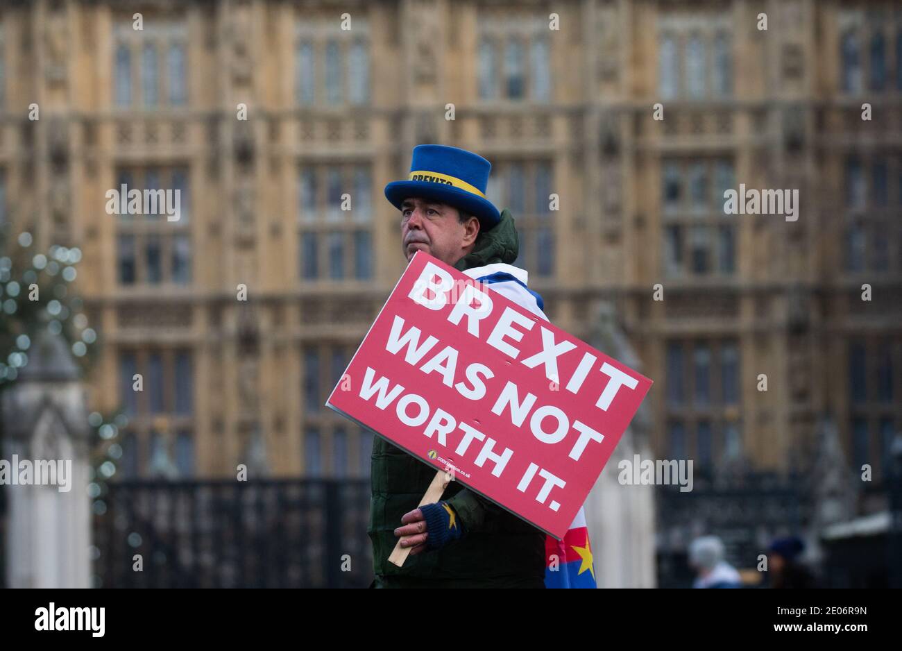 London, UK. 30th Dec, 2020. London, UK 30 12 20 Mr Stop Brexit, Steve Bray, does a final protest in Westminster against the UK leaving the EU. A bill bringing the deal into UK law was backed by the Commons by 521 to 73 votes after Parliament was recalled. The majority of Labour MPs are thought to have voted for the agreement after leader Sir Keir Starmer said a 'thin deal was better than no deal'. The UK will sever its ties with the EU at 23.00 GMT on Thursday, four and a half years after the Brexit referendum. Credit: Mark Thomas/Alamy Live News Stock Photo