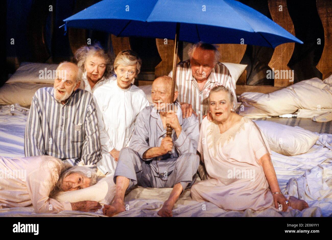 front left, lying down: Margery Withers (Marjorie)  seated, l-r: John Boswall (Captain), Joan White (The Couple), Vivienne Burgess (Spinster), Charles Simon (Charles), Donald Bisset (The Couple), Ruth Kettlewell (Bosom Lady) in BED by Jim Cartwright at the Cottesloe Theatre, National Theatre (NT) London SE1  08/03/1989  design: Peter L Davison  lighting: Christopher Toulmin  director: Julia Bardsley Stock Photo