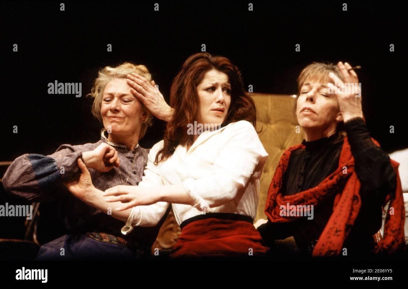 l-r: Vanessa Redgrave, Julia Swift, Frances de la Tour in CHEKHOV’S WOMEN at the Lyric Theatre Hammersmith, London W6  07/03/1989  directed by Vanessa Redgrave & David Hargreaves Stock Photo