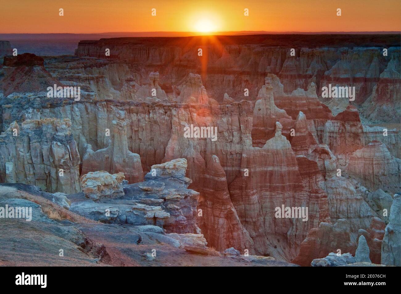Sunrise over Coal Mine Canyon at Coal Mine Mesa, Moenkopi Plateau, on