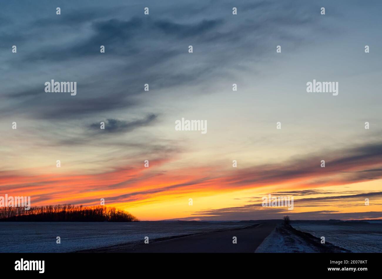 Sunrise over field red white hi-res stock photography and images - Alamy