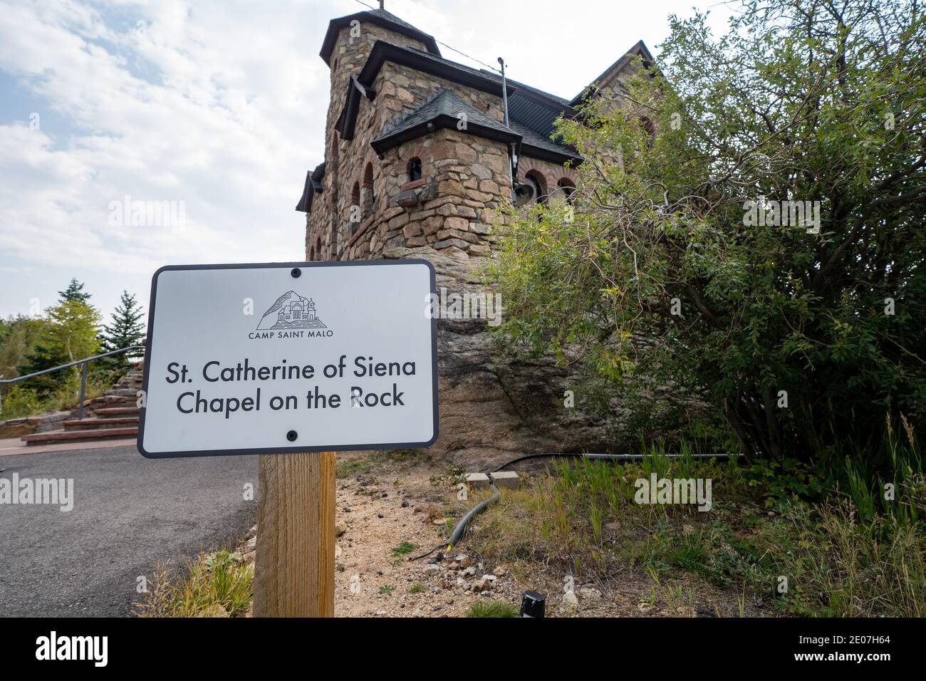 Allenspark, Colorado - September 18, 2020: St Catherines Chapel on the Rock Church in the Rocky Mountains of Colorado, sign Stock Photo