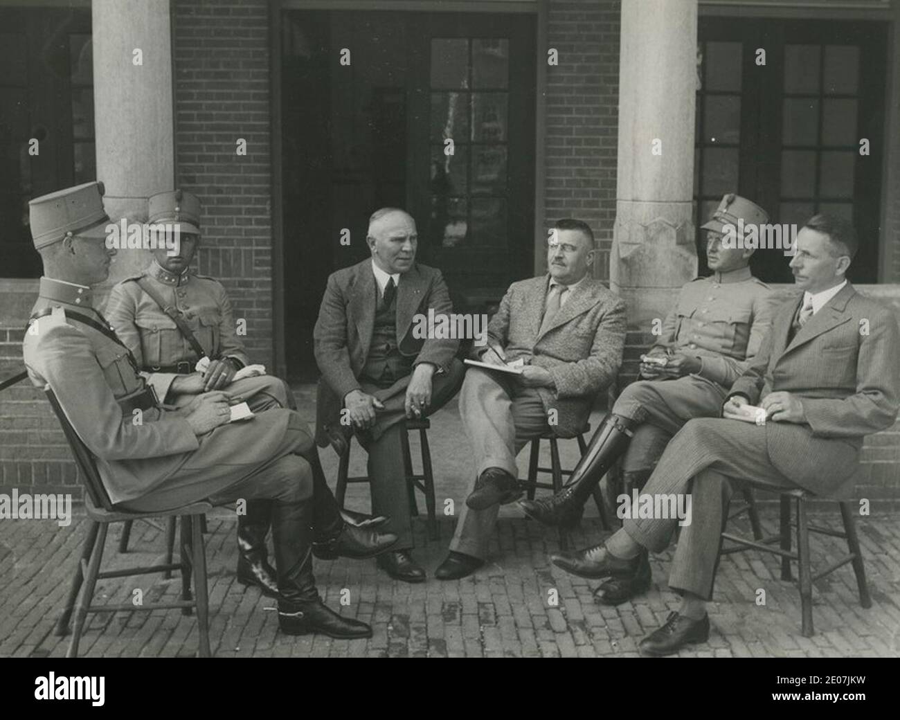 Leden van het Uitvoerend comite poseren op de binnenplaats van de Prins Hendrikk Stock Photo