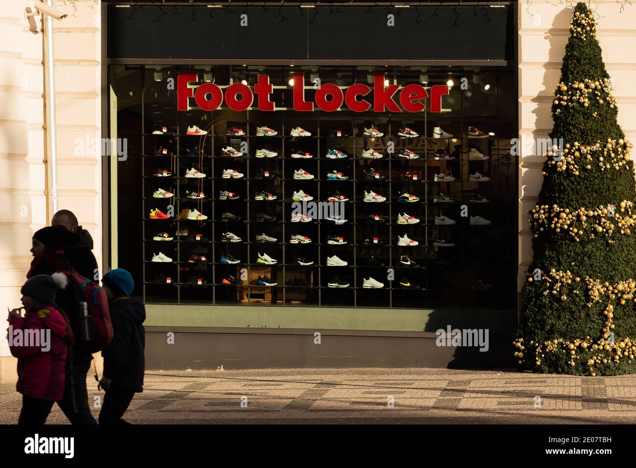 foot locker area 12