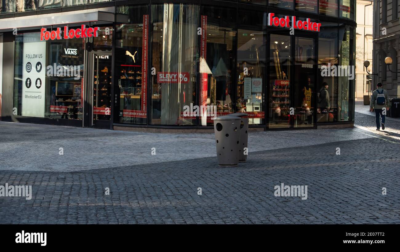 Foot locker store hi-res stock photography and images - Page 7 - Alamy