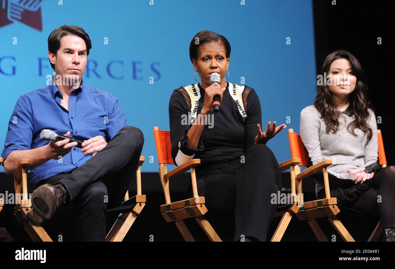 US First Lady Michelle Obama dances flanked by cast members of the Nickelodeon television show iCarly, including Miranda Cosgrove (R) , who plays Carly Shay, and Jerry Trainor (L) answers question from students during a screening of an episode of the show featuring Obama at Hayfield Secondary School in Alexandria, VA, USA, on January 13, 2012. Michelle Obama appears on an episode honoring military families and kids which will air on the children's cable network January 16. US First Lady Michelle Obama dances flanked by cast members of the Nickelodeon television show iCarly, including Miranda C Stock Photo