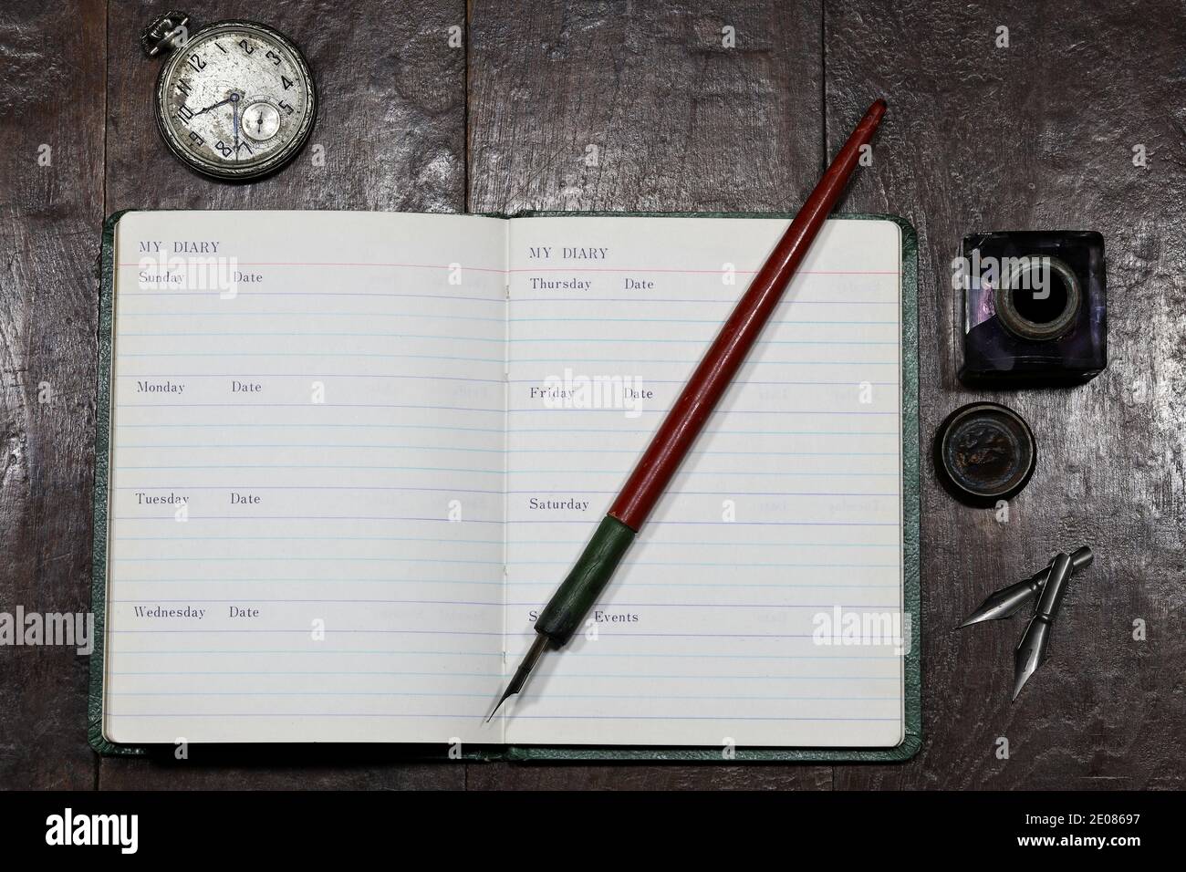 opened blank diary with dib pen and inkwell on desktop Stock Photo