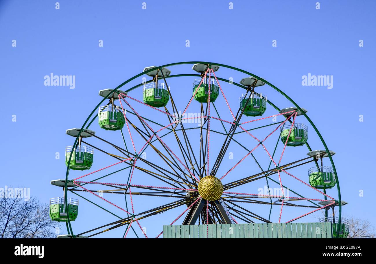 Empty ferris wheel hi-res stock photography and images - Alamy