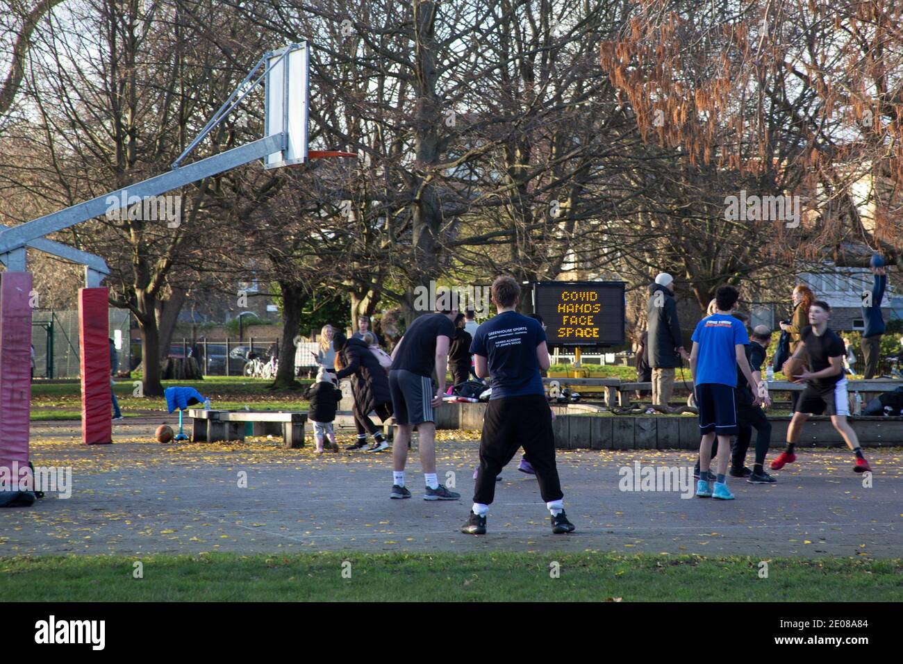 Basketball ravenscourt park hires stock photography and images Alamy