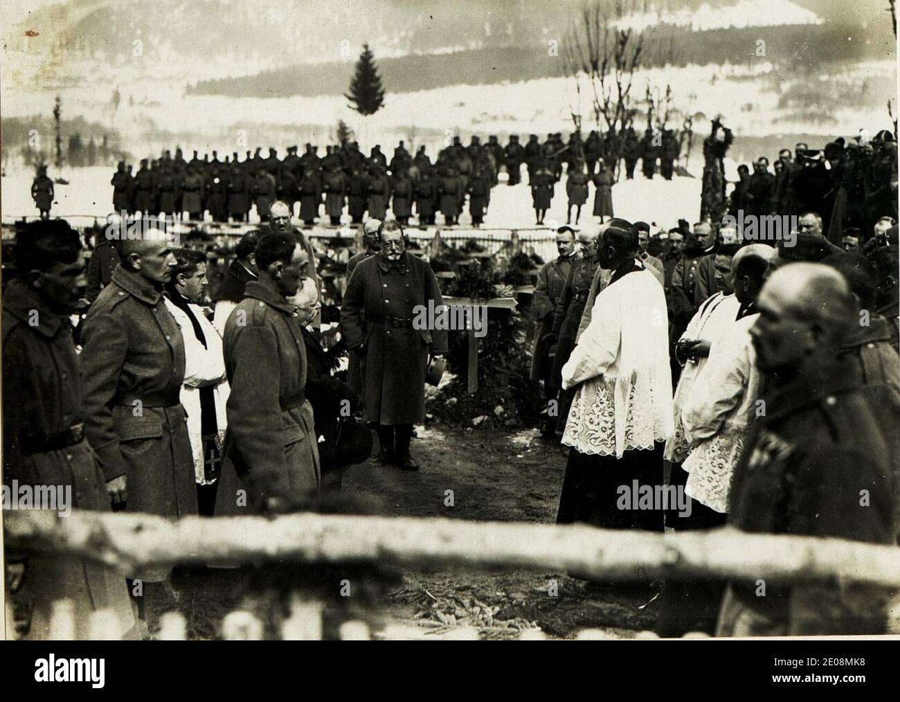 Leichenbegängnis des Herrn GM.Josef Freiherr von Henneberg in Griminitzen Aufbahrung der Leiche in Grafendorf. (15.3.1917) Stock Photo