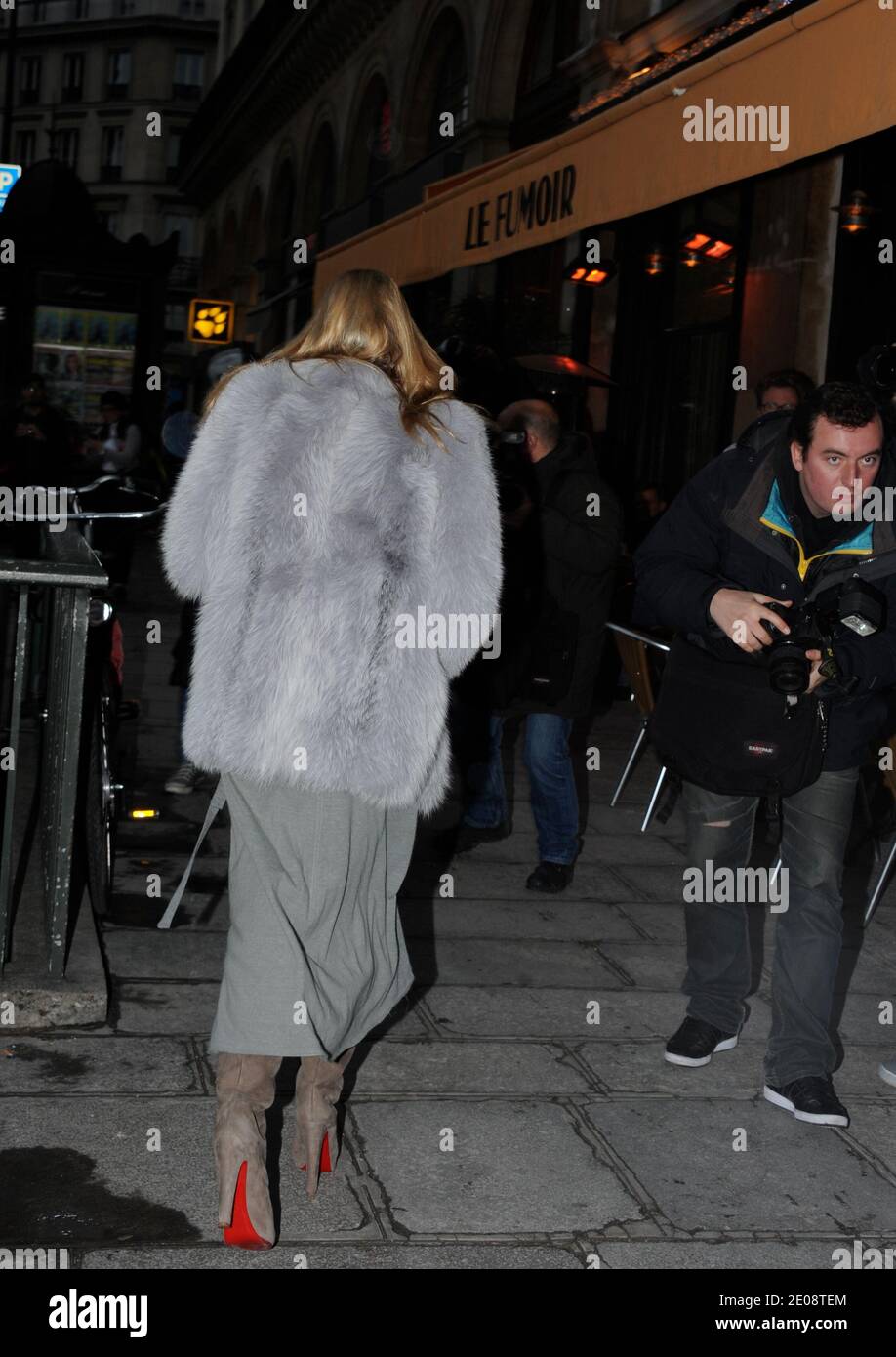British supermodel Kate Moss is spotted leaving the restaurant L'Avenue after lunch and heading to Le Fumoir, in Paris, France on January 25, 2012. Photo by ABACAPRESS.COM Stock Photo