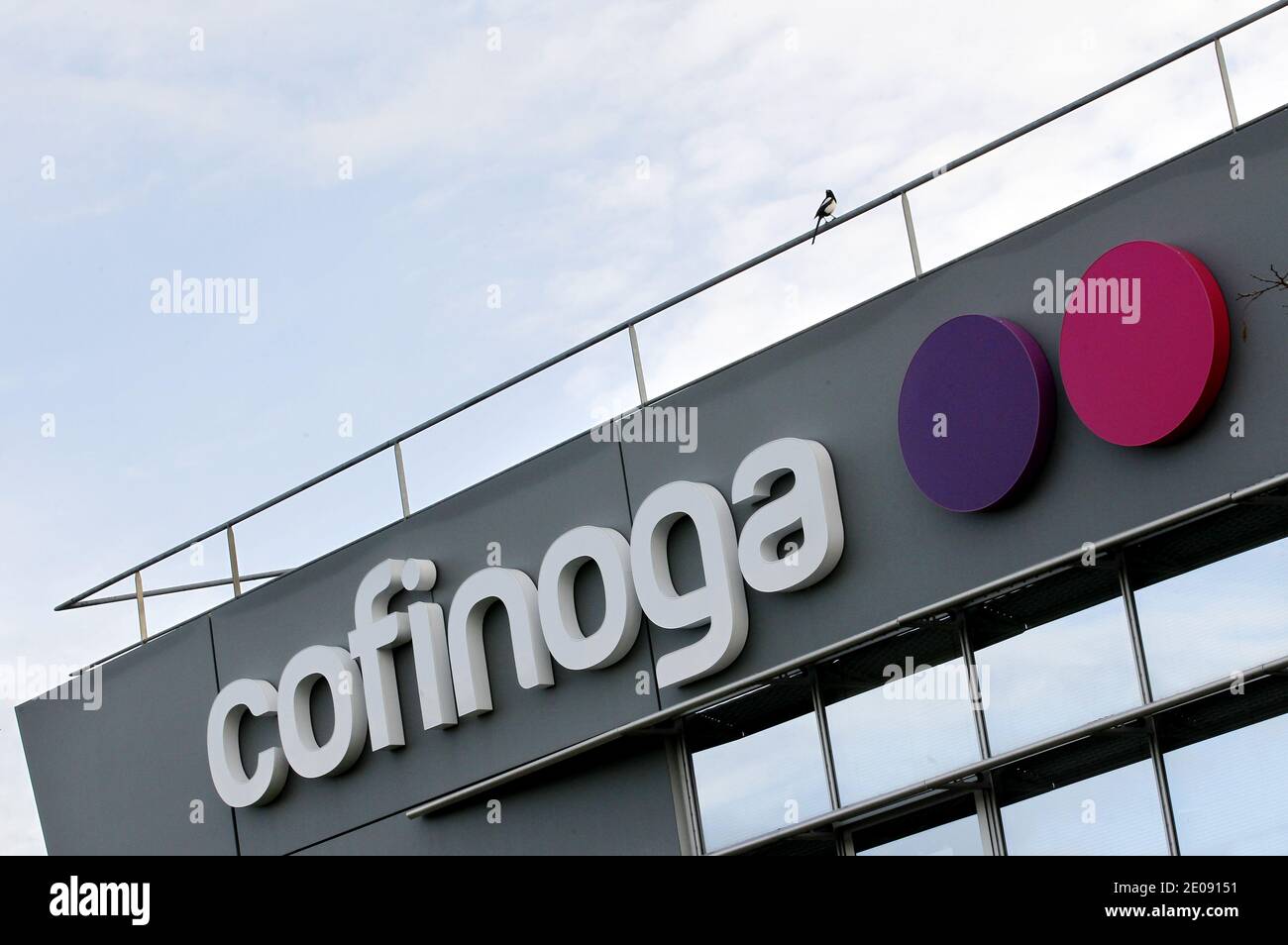 Vue de l'entreprise COFINOGA a Merignac, France le 27 janvier 2012 alors  que plus de 400 emplois sont menaces pour repondre a la chute de cette  filiale du groupe Laser (Galeries Lafayette