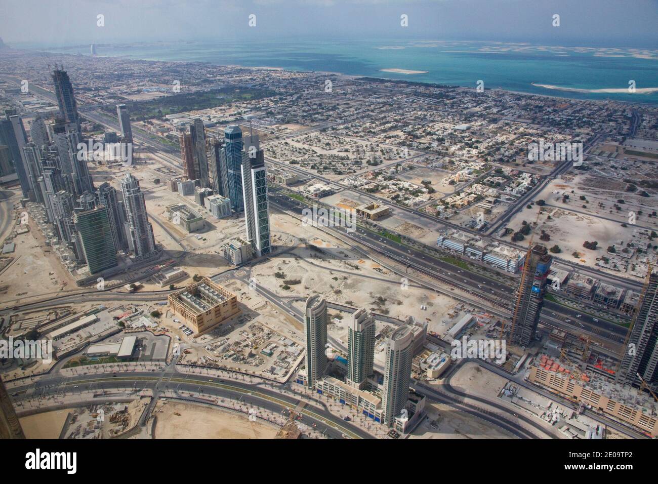 VIEW FROM THE BURJ KHALIFA TOWER, DUBAI, UNITED ARAB EMIRATES.VUE DE LA ...