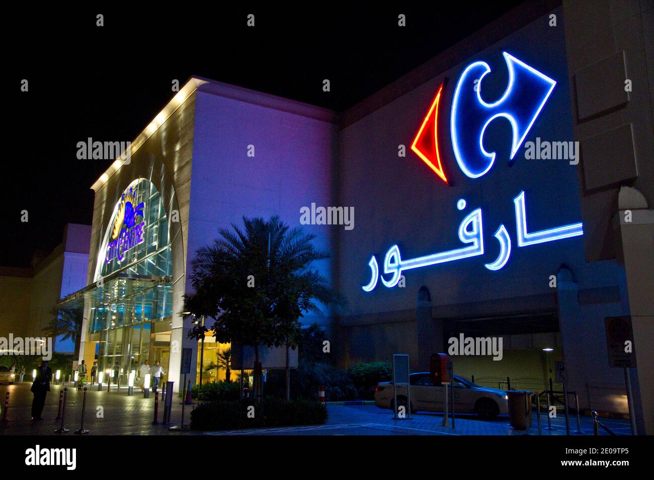 The Carrefour Hypermarket In The City Center Mall By Night Dubai United Arab Emirates Facade De L Hypermarche Carrefour Dans Le City Center Mall De Nuit Dubai Emirats Arabes Unis Photo By Frederic Reglain Abacapress Com