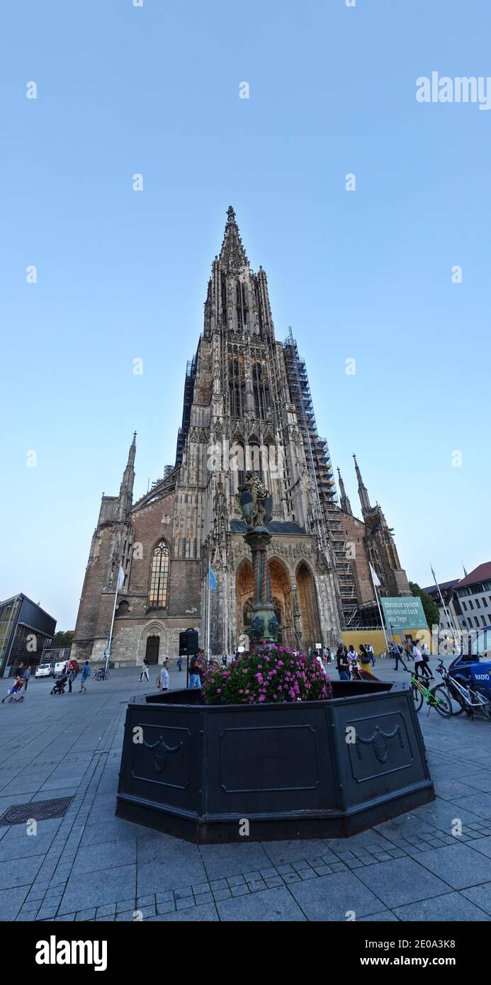 Ulmer Münster oder Münster Unserer Lieben Frau im gotischen Baustil, Ulm, Baden-Württemberg, Deutschland Stock Photo