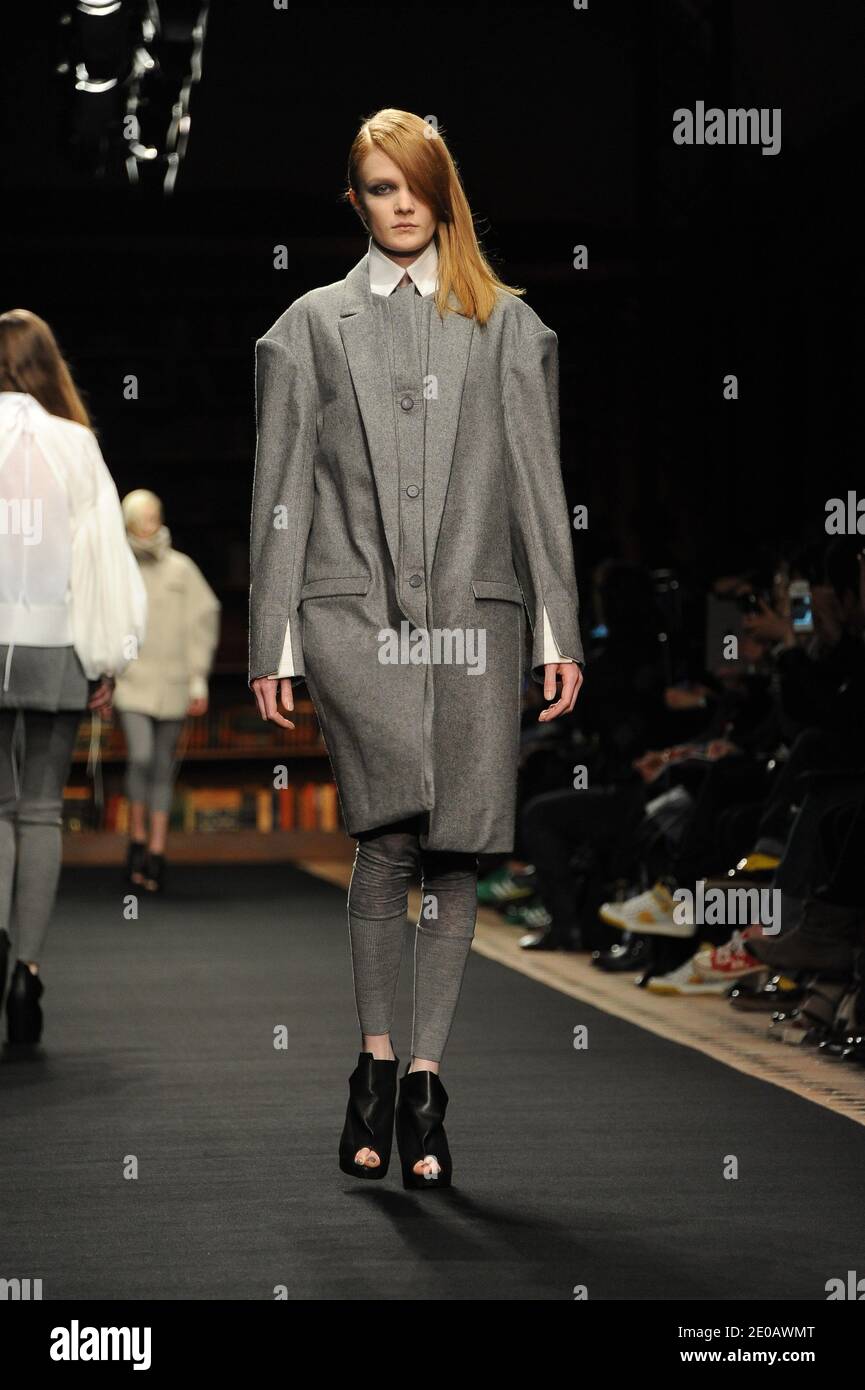 5 Ethnic Winter Fashion Ideas for Women, image size:865x1390