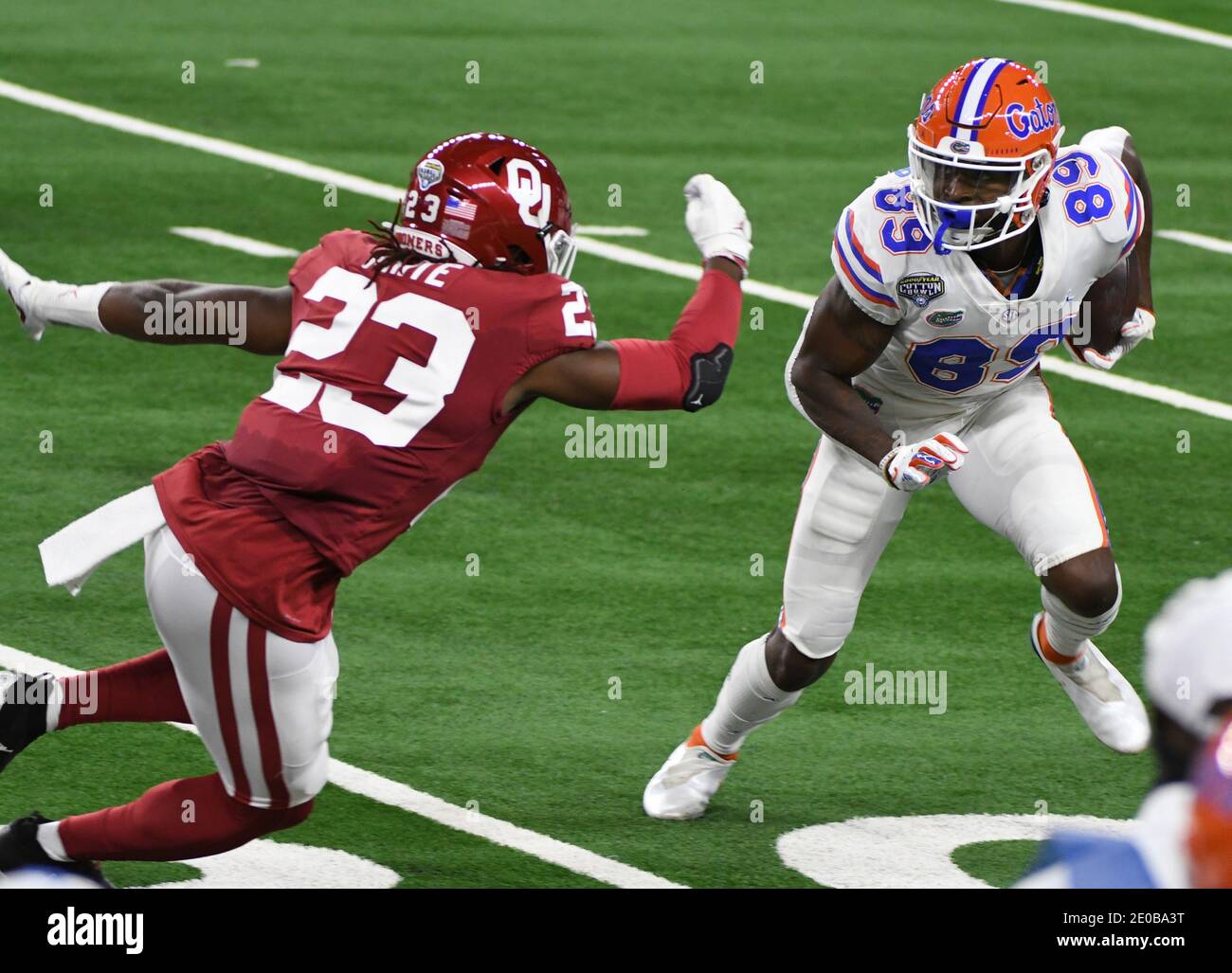 Arlington, United States. 30th Dec, 2020. Oklahoma's DeShawn White closes in on Florida's Justn Shorter during the first half of the Goodyear Cotton Bowl Classic on Wednesday, December 30, 2020 at AT&T Stadium in Arlington, Texas. Photo by Ian Halperin/UPI Credit: UPI/Alamy Live News Stock Photo