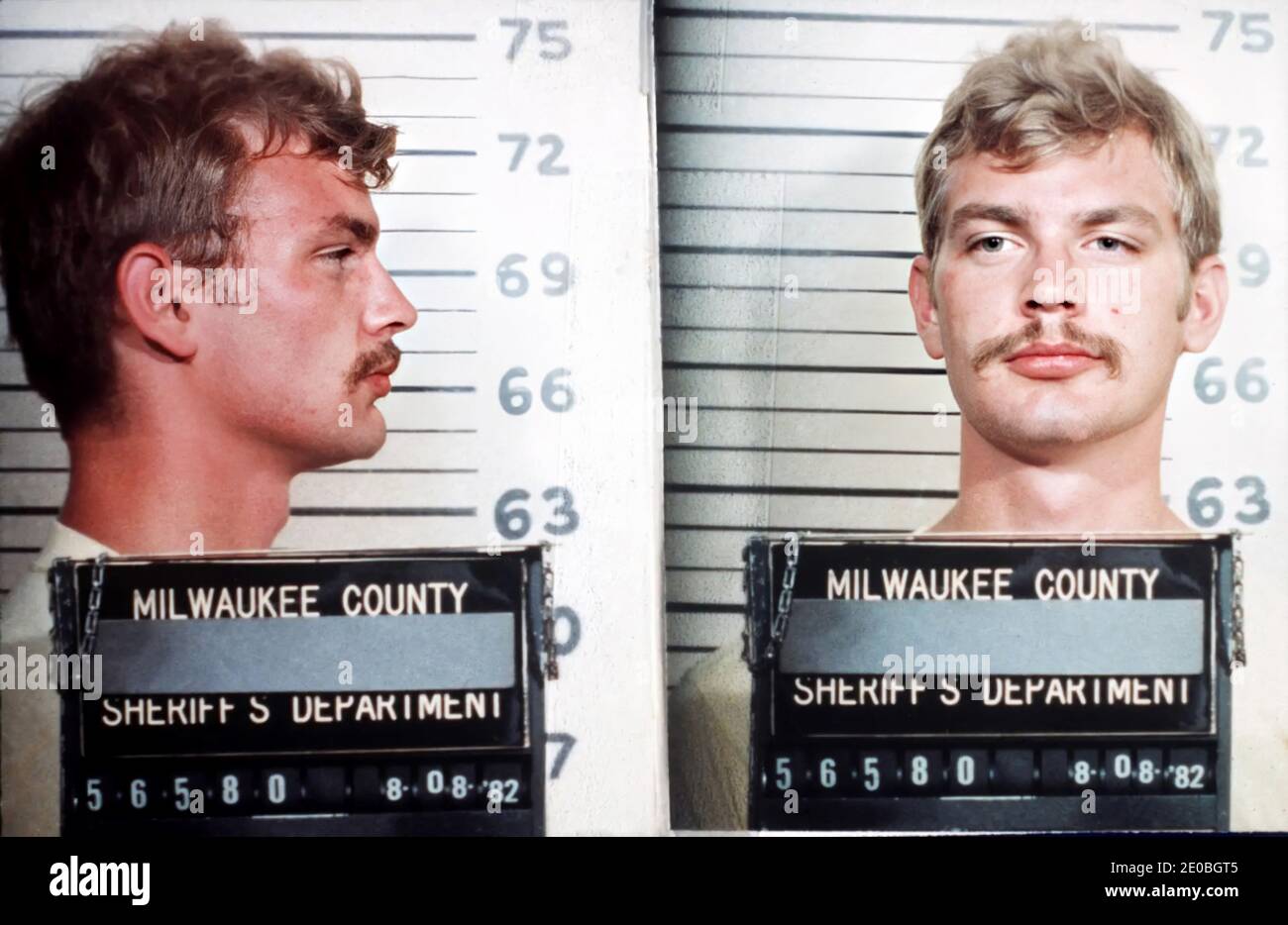 1982 , Milwaukee , USA : JEFFREY DAHMER aka the MILWAUKEE CANNIBAL ( 1960 - 1994 ) when was arrested  in a photobooth of Police Department the day 8 august 1982 . Dahmer was an American spree killer who murdered at least 17 people , from 1978 to 1991 . - SERIAL KILLER - Mostro di Milwaukee - The Monster of - portrait - ritratto - serial-killer - assassino seriale - CRONACA NERA - criminale - criminal - SERIAL KILLER  - GAY - LGBT - CANNIBALE - cannibalismo - omosessuale - omosessualità - homosexuality - homosexual - foto segnaletica della Polizia - photo booth --- Archivio GBB Stock Photo