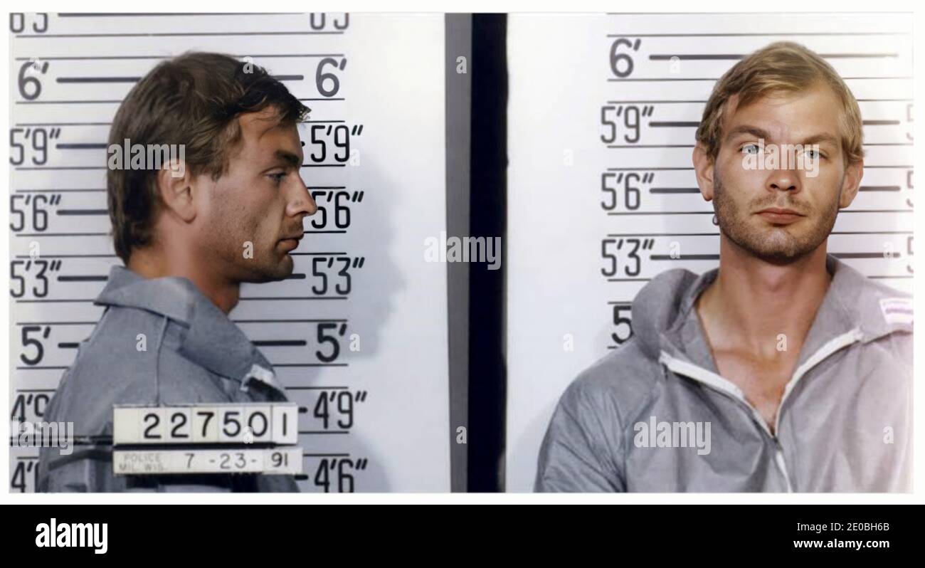 1991 , 23 july , Milwaukee , USA : JEFFREY DAHMER aka the MILWAUKEE CANNIBAL ( 1960 - 1994 ) when was arrested  like serial-killer in a photobooth of Police Department the day 8 august 1982 . Dahmer was an American spree killer who murdered at least 17 people , from 1978 to 1991 . - SERIAL KILLER - Mostro di Milwaukee - The Monster of - portrait - ritratto - serial-killer - assassino seriale - CRONACA NERA - criminale - criminal - SERIAL KILLER  - GAY - LGBT - CANNIBALE - cannibalismo - omosessuale - omosessualità - homosexuality - homosexual - foto segnaletica della Polizia - photo booth - pr Stock Photo
