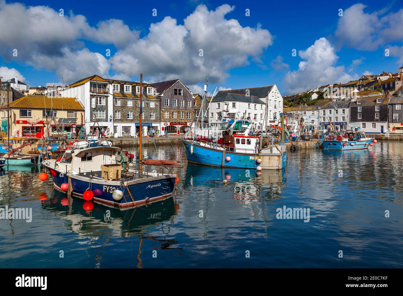 Houses harbour fishing boats hi-res stock photography and images - Alamy