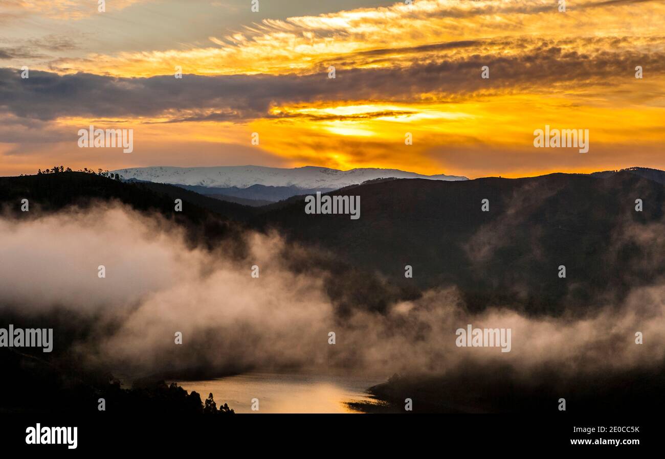 Misty sunrise at Alagon River Meander. This place is called The Melero and is not far from Riomalo de Abajo, Hurdes, Spain Stock Photo