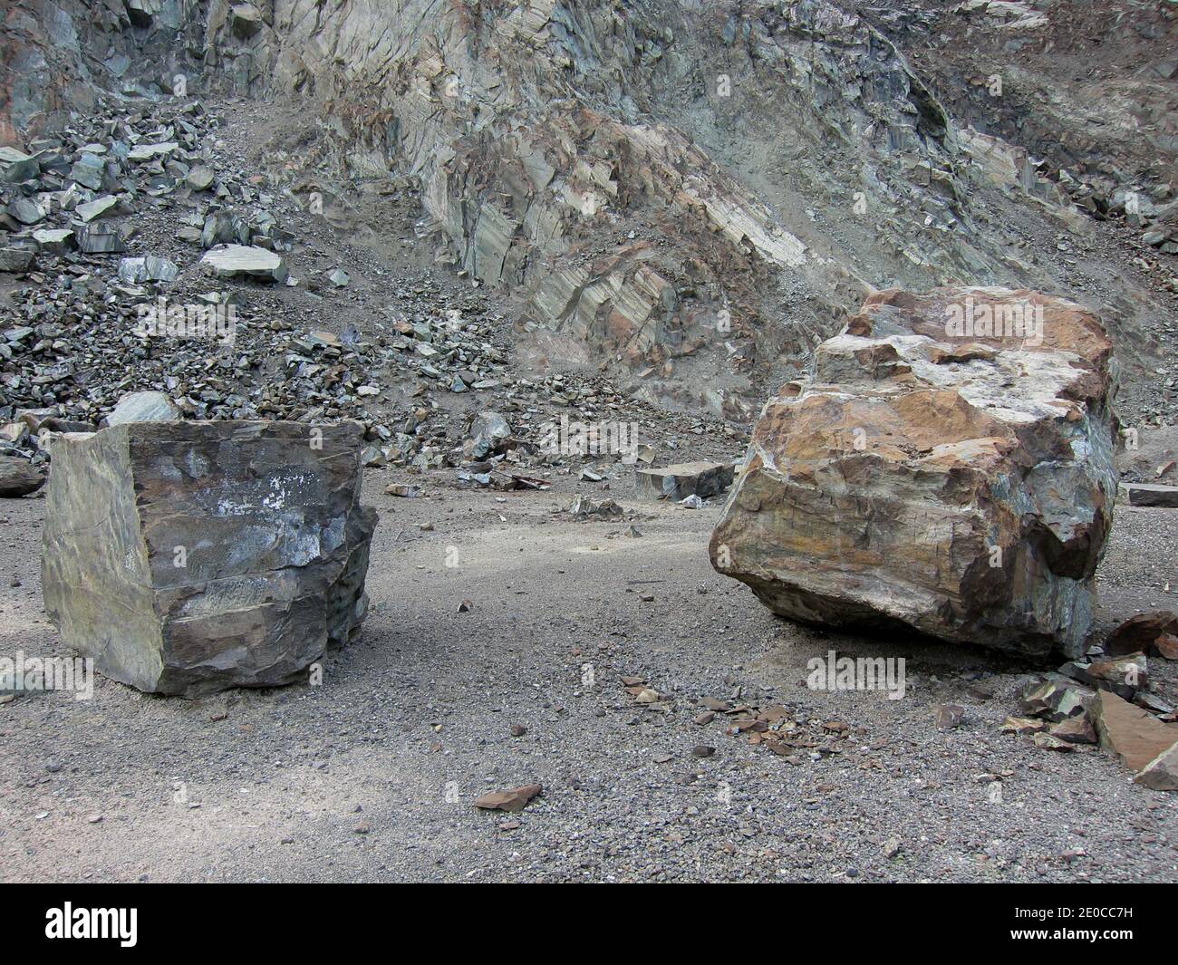 Large foreground rocks hi-res stock photography and images - Alamy