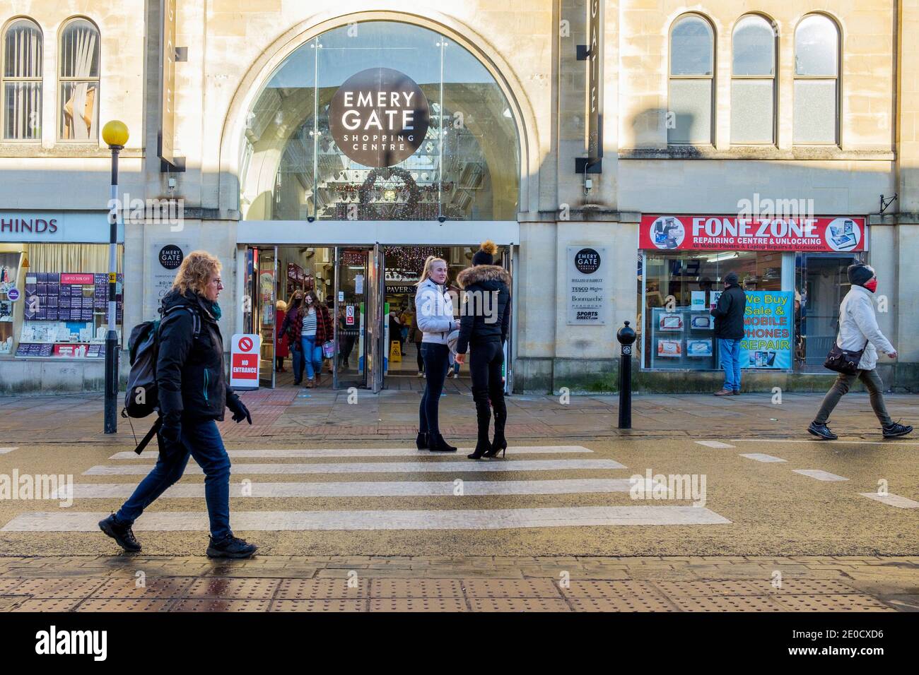 Chippenham, Wiltshire, UK. 31st December, 2020. With most areas of England in COVID protection level 4, shoppers in Chippenham, Wiltshire which is in COVID protection level 3 are pictured on the last day of 2020 as they make the most of the freedoms that level 3 allows.  Credit: Lynchpics/Alamy Live News Stock Photo