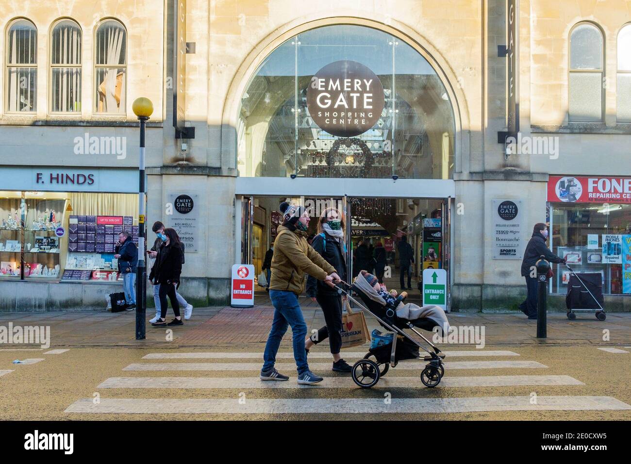 Chippenham, Wiltshire, UK. 31st December, 2020. With most areas of England in COVID protection level 4, shoppers in Chippenham, Wiltshire which is in COVID protection level 3 are pictured on the last day of 2020 as they make the most of the freedoms that level 3 allows.  Credit: Lynchpics/Alamy Live News Stock Photo