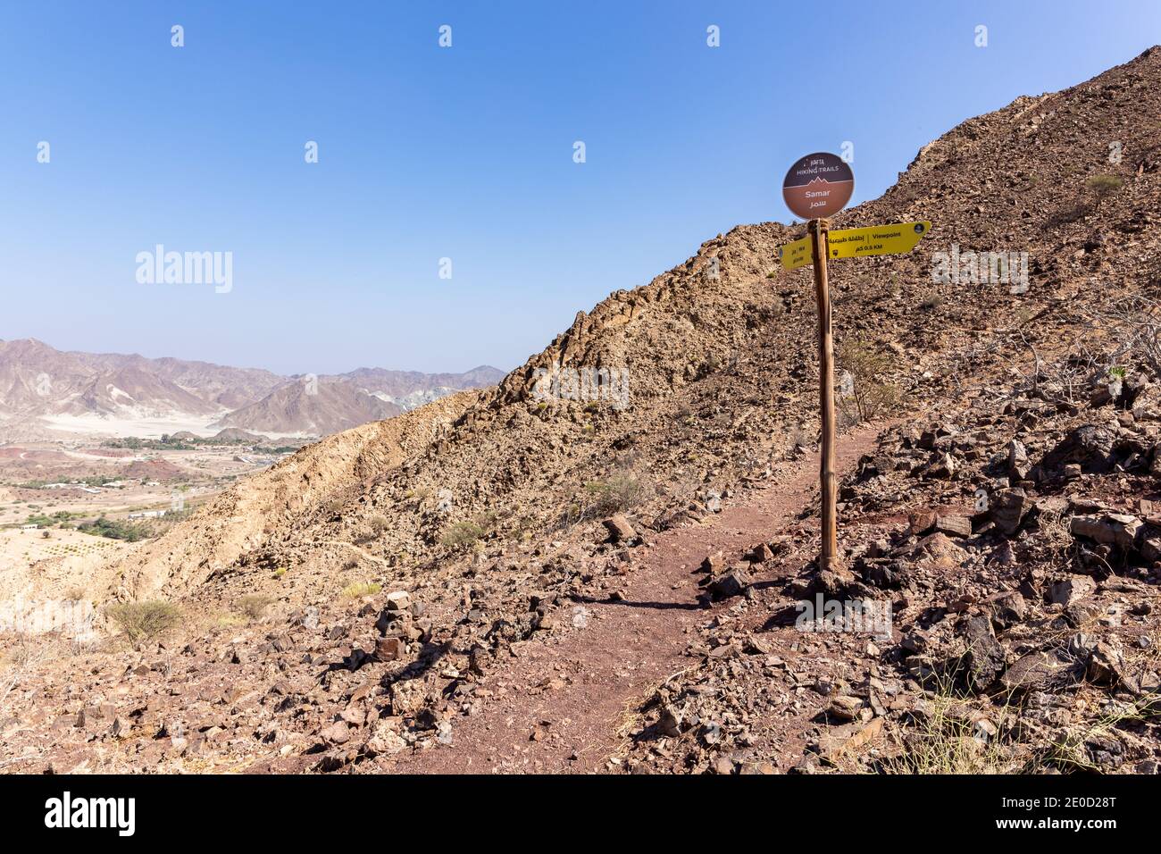 Hatta, UAE, 10.11.2020. Trail signpost with directions on a mountain hiking trail in Hatta, Hajar Mountains, United Arab Emirates Stock Photo