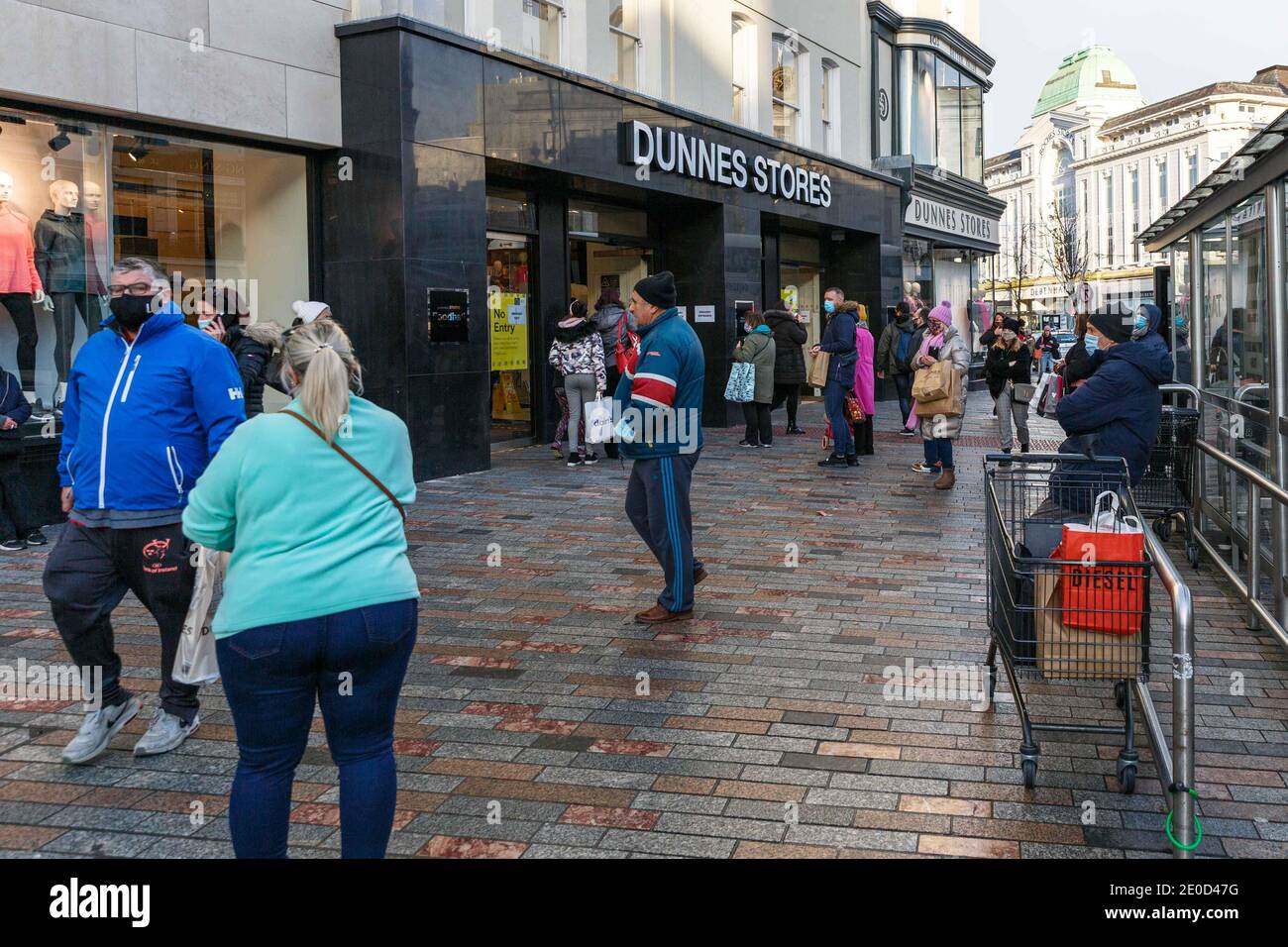 Cork, Ireland. 31st Dec, 2020. Shoppers Make Last-Minute Dash Before New Restrictions, Cork City. Shoppers took to Cork City this afternoon despite treacherous road conditions this morning to get their final bit of shopping done before non-essential retailers shut down once again following the announcement of further government restrictions yesterday evening to come into effect at close of business today. Credit: Damian Coleman/Alamy Live News Stock Photo