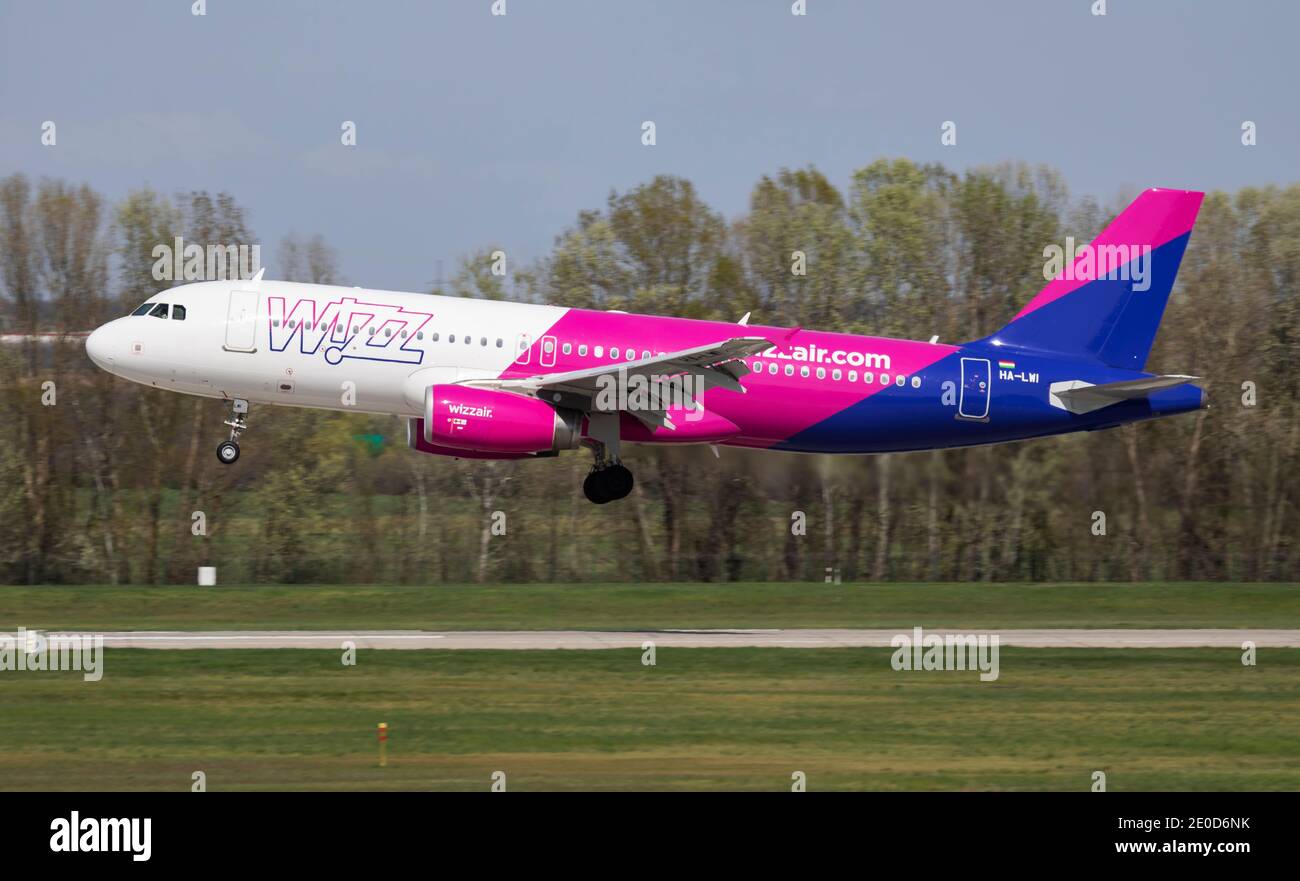 Wizz Air Airbus A320 HA-LWI passenger plane arrival and landing at ...