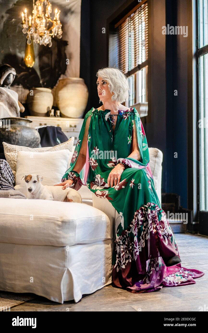 rich lady dress dog hi-res stock photography and images blue robe
