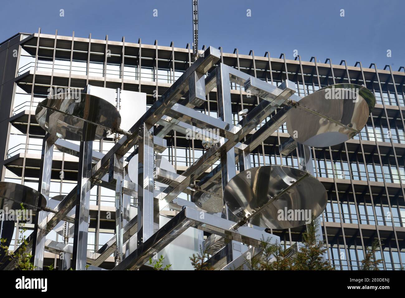 Skulptur Nicolas Schoeffer 'Chronos 10 B', Europaeisches Patentamt, Hauptstelle Isargebaeude, Bob‑van‑Benthem‑Platz / Erhardtstrasse, Muenchen, Bayern Stock Photo