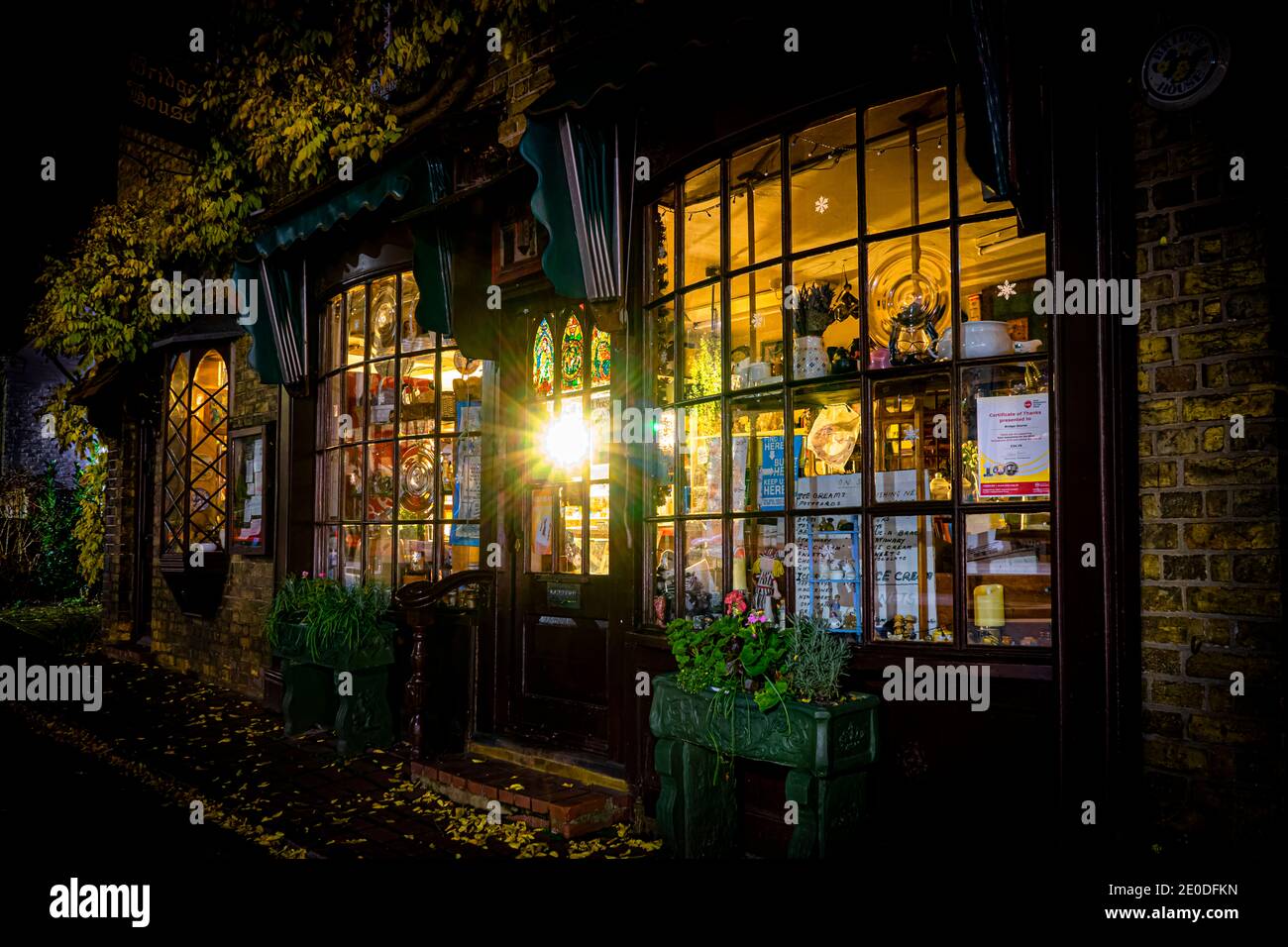 Eynsford olde shop at night Stock Photo