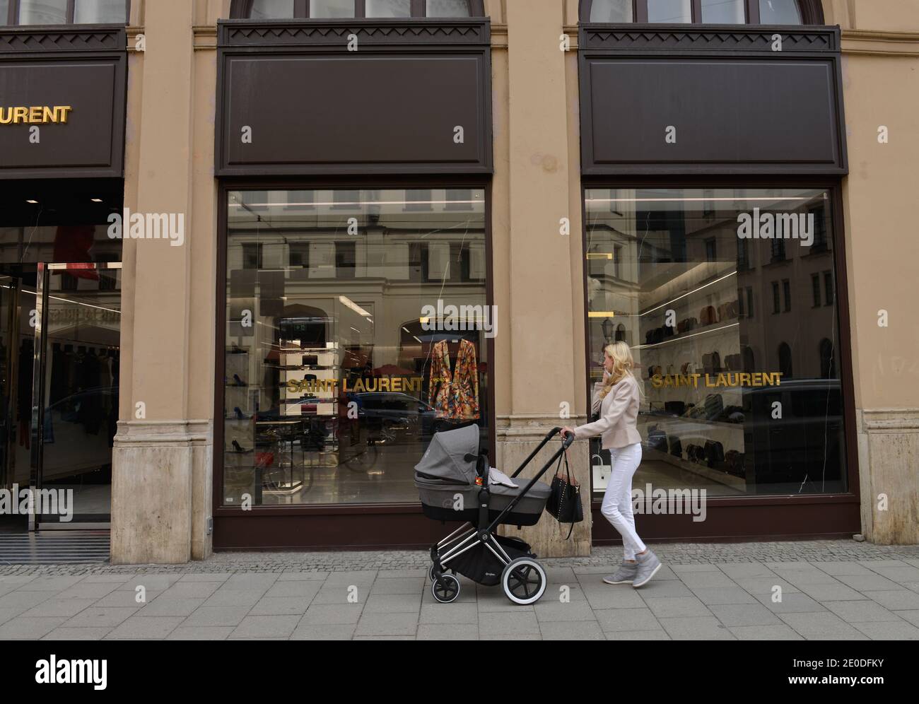 Page 28 - Stadt Einkaufen High Resolution Stock Photography and Images -  Alamy