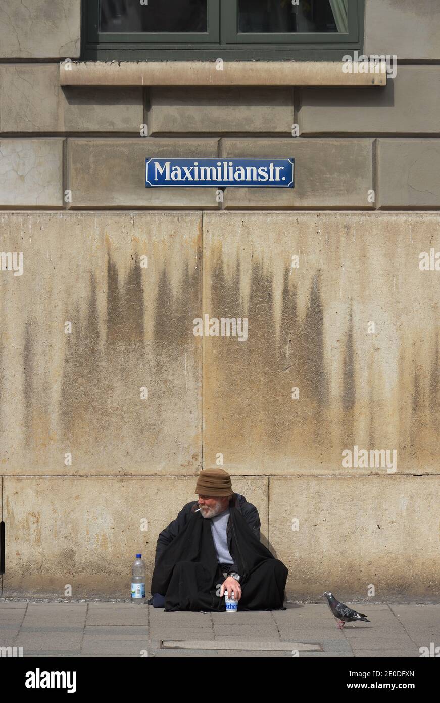 Bettler, Maximilianstrasse, Muenchen, Bayern, Deutschland Stock Photo