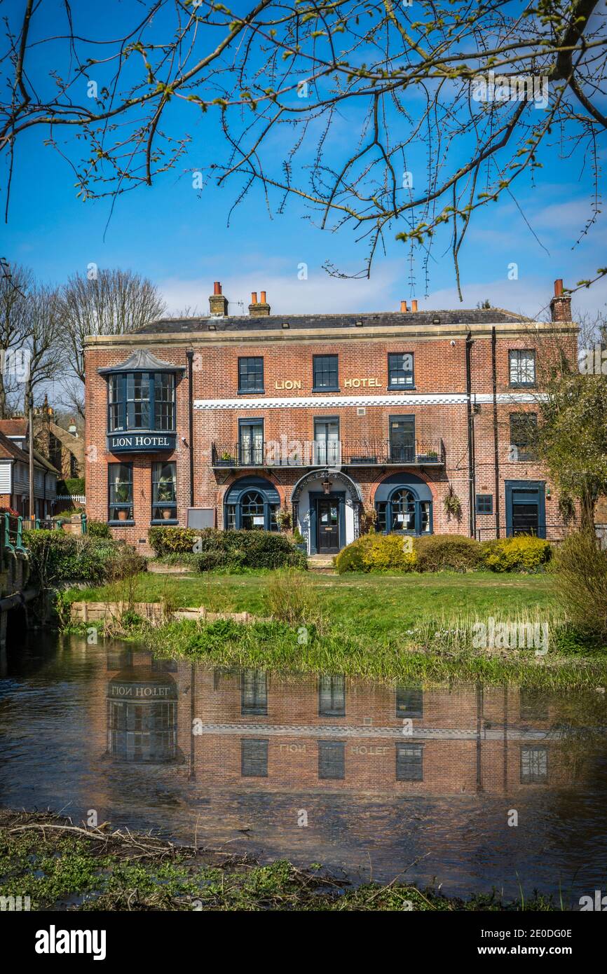 Farningham The Lion pub by river Stock Photo