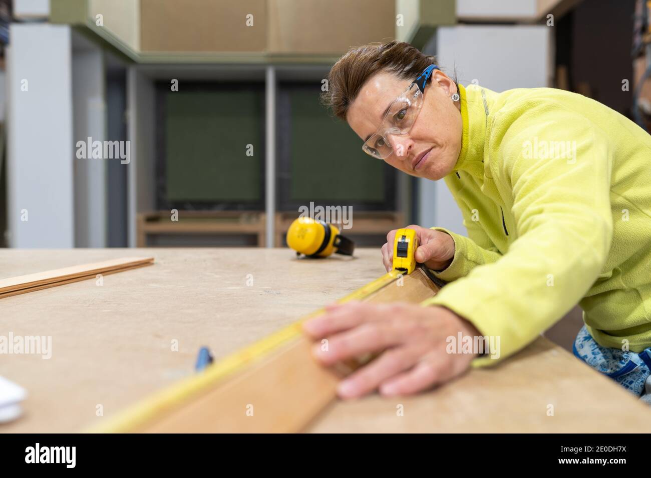 Female carpenter in uniform hi-res stock photography and images - Alamy