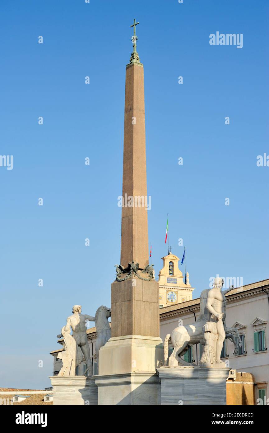 Italy, Rome, fountain of Monte Cavallo with the statues of Castor and Pollux, obelisk and Quirinal palace Stock Photo